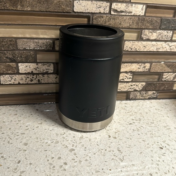 YETI 355ml Can Insulator - Black - Picture 1 of 4